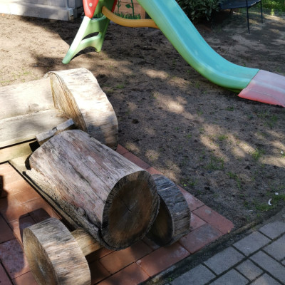 Großer Holztrecker und Rutsche